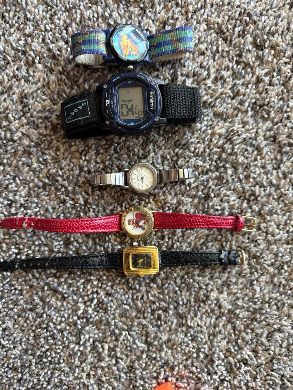 Mixed Lot of 5 Wristwatches including Armitron Sport and Looney~125$